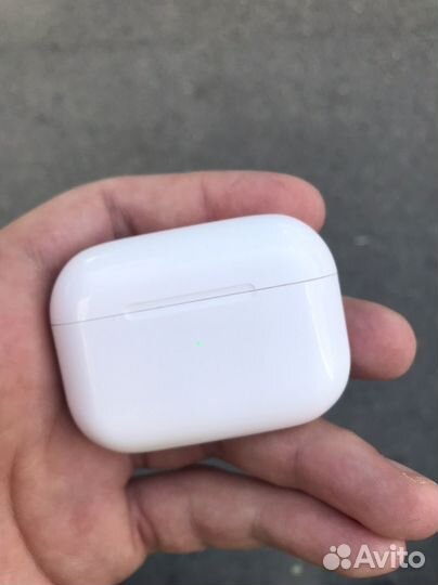 AirPods Pro with Wireless Charging Case