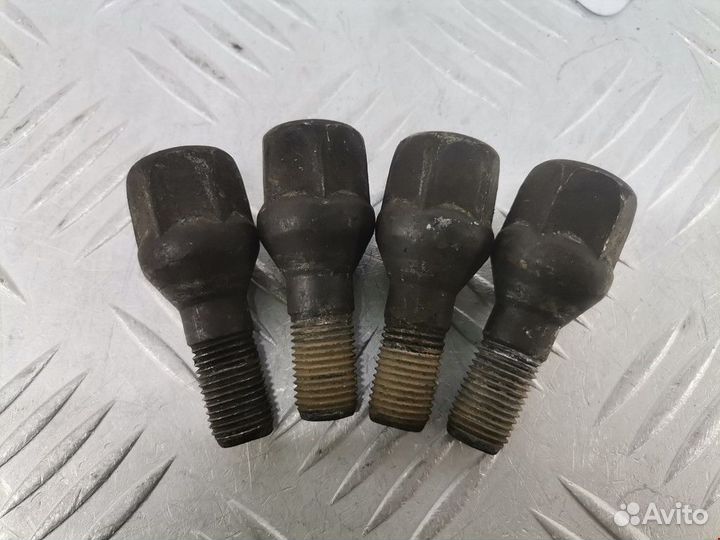 Болт Citroen Xsara 2000 701601139B