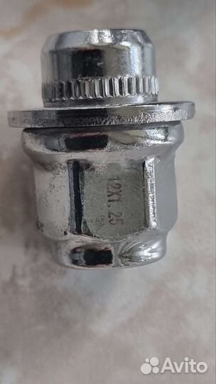 Гайки крепления колес