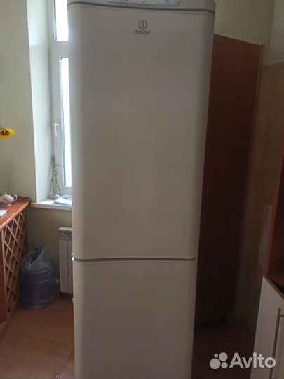 Холодильник Indesit c 240 g