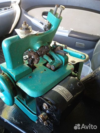 Швейная машинка оверлок