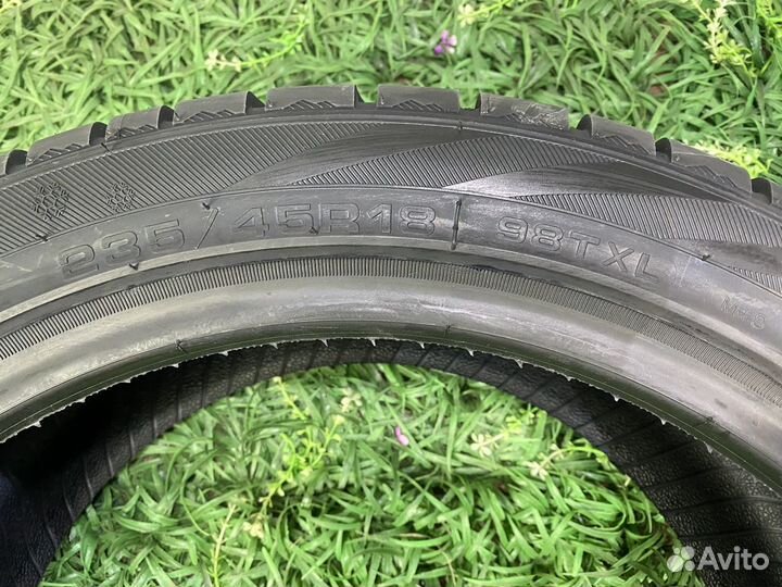 Boto BS68 235/45 R18 98T