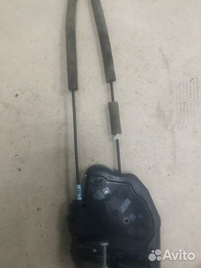 Замок двери передний правый Toyota Rav4 ASA42