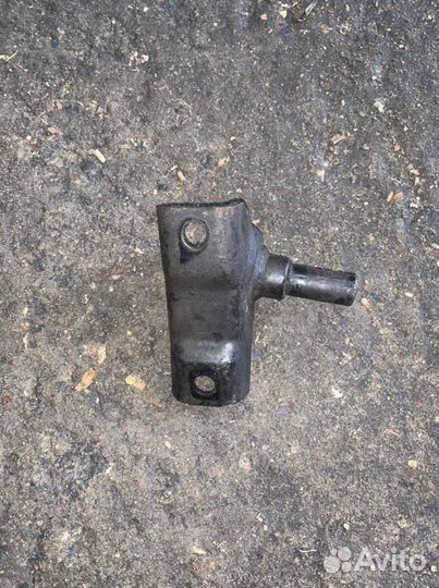 Кронштен амортизатора заднего левого Тойота Рав 4