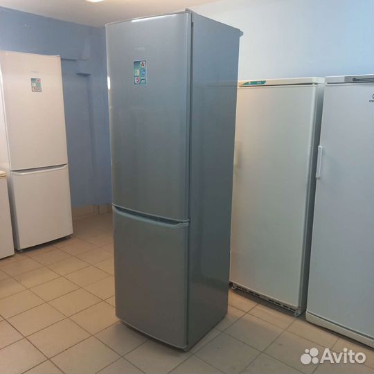 Холодильник с морозильной камерой. Доставка