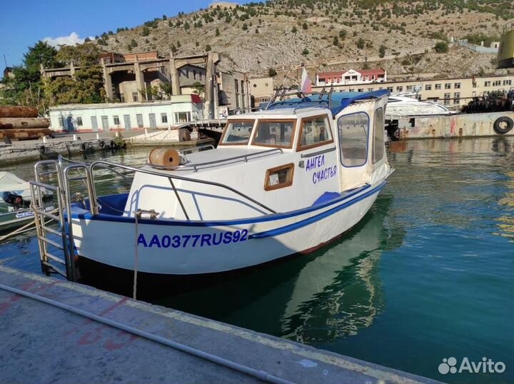 Прогулочный катер