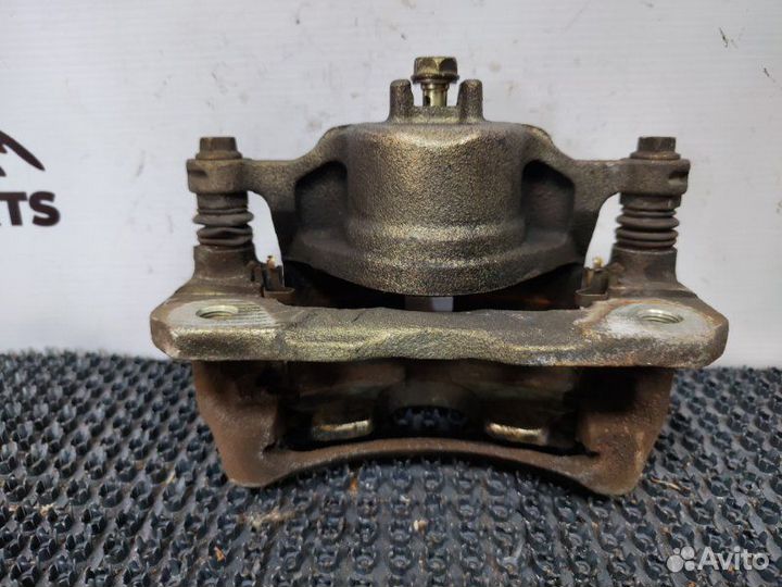 Суппорт тормозной передний левый Honda Fit GD3