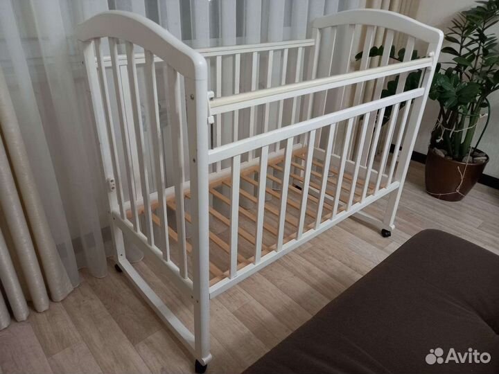 Детская кроватка с матрасом