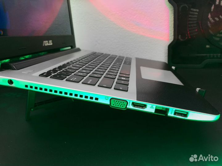 Компактный ноутбук asus в металле