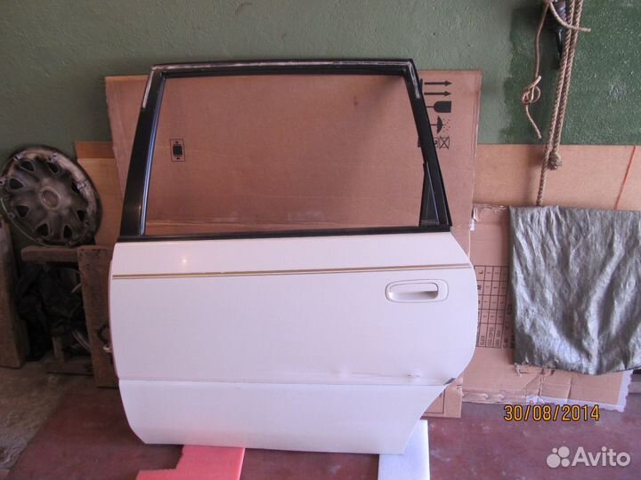 Задняя левая дверь для Toyota Ipsum sxm10g