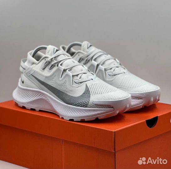 Белые кроссовки Nike Pegasus Trail 2