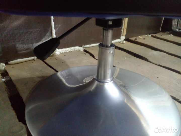 Офисное кожаное кресло бу