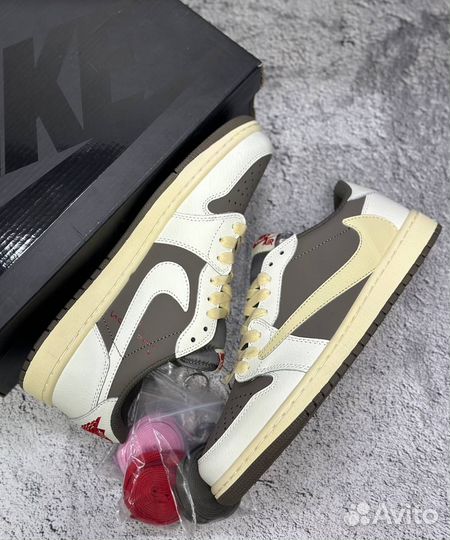 Nike Jordan 1 low x Travis Scott