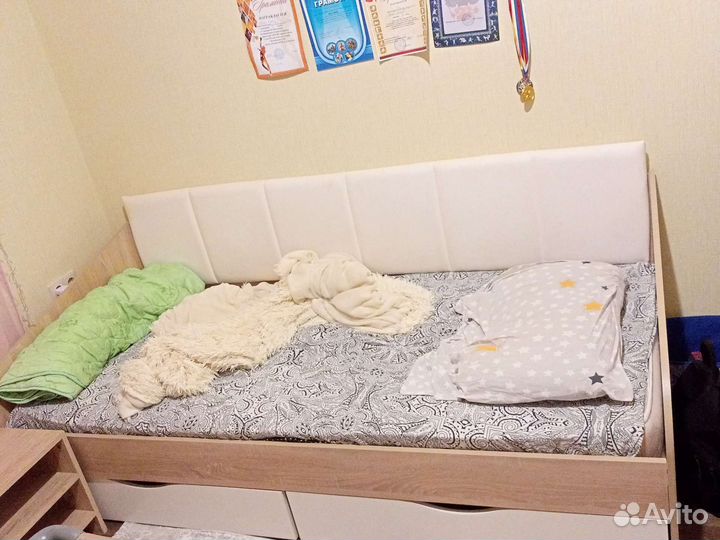 Детская кровать с мягким изголовьем