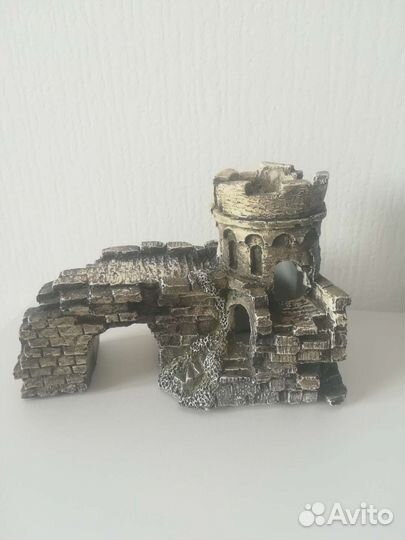 Замок в аквариум