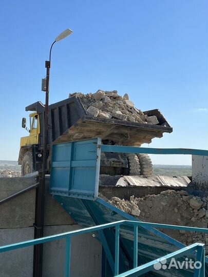 Водитель самосвала