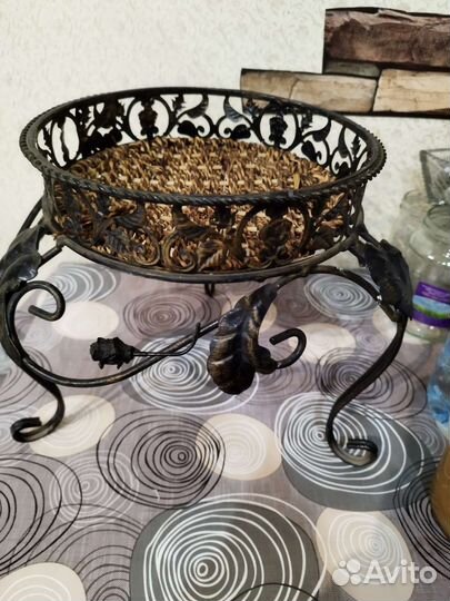 Подставка для цветов напольная металлическая