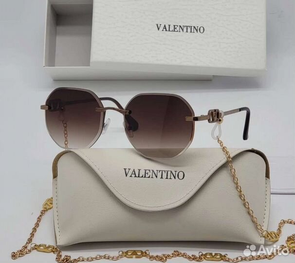 Солнцезащитные очки женские Valentino