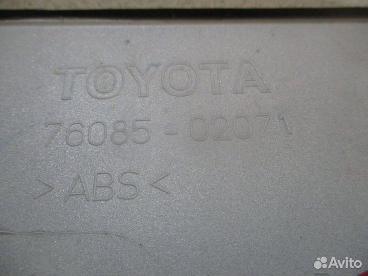 Спойлер двери багажника Toyota Auris (E150)