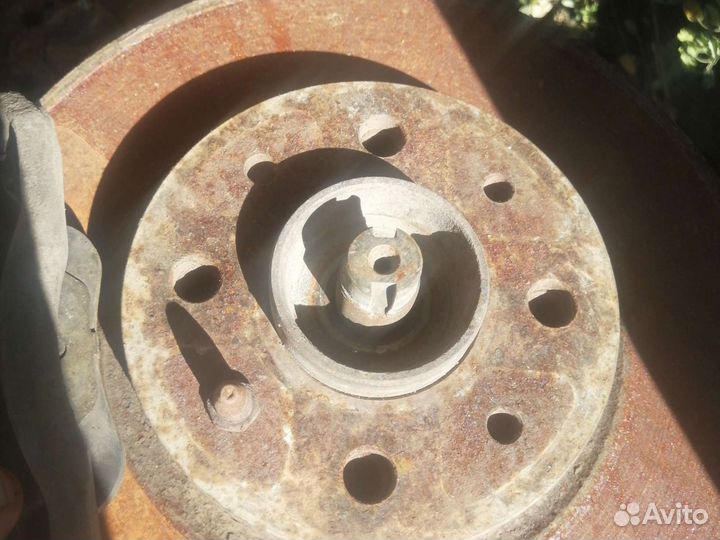 Правый поворотный кулак fiat Albea