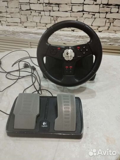 Игровой руль logitech