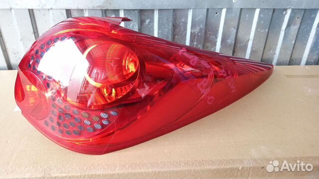 Фонарь задний правый Peugeot 207SW универсал