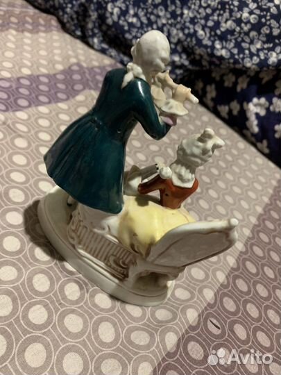 Фарфоровые статуэтка 