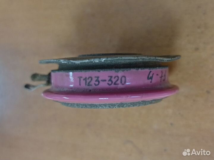 Тиристор Т123-320-4