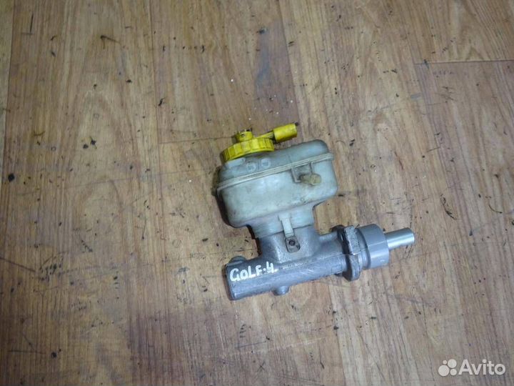 Цилиндр тормозной главный Volkswagen Golf IV/Bora