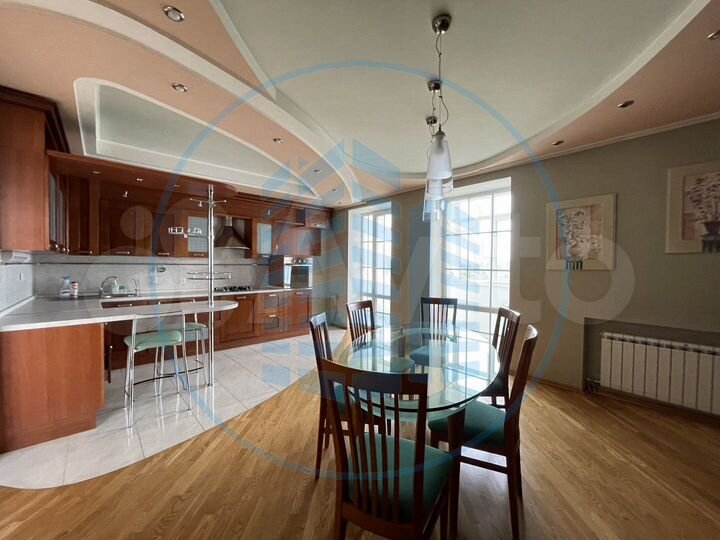 3-к. квартира, 135,8 м², 6/6 эт.