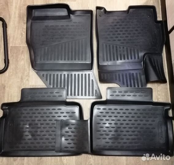 Автомобильные коврики резиновые