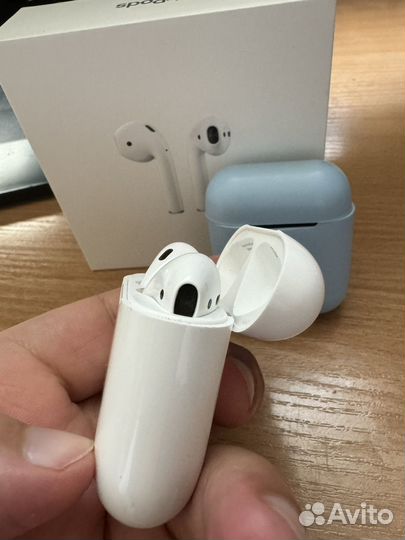 Apple AirPods 2
