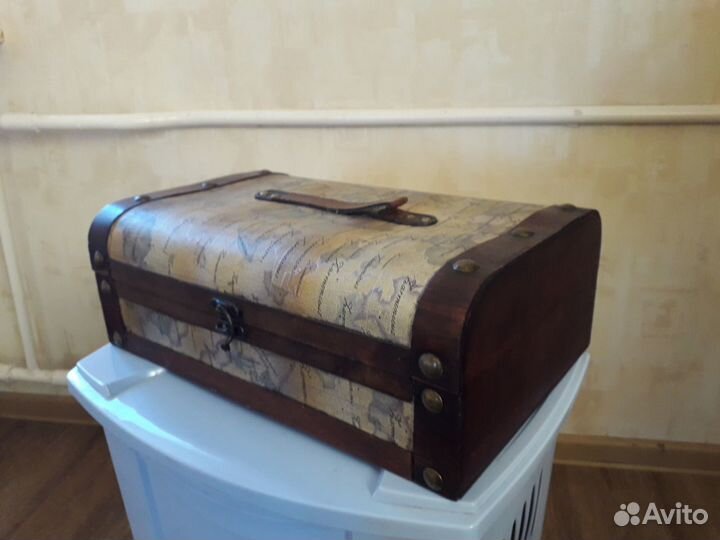 Деревянная шкатулка