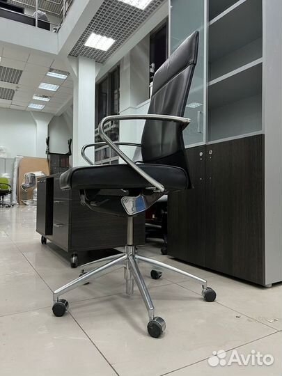 Кожаное кресло руководителя Haworth (Германия)