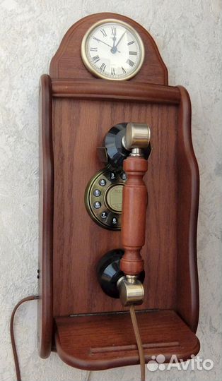 Ретро телефон с часами