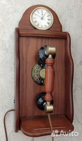 Ретро телефон с часами