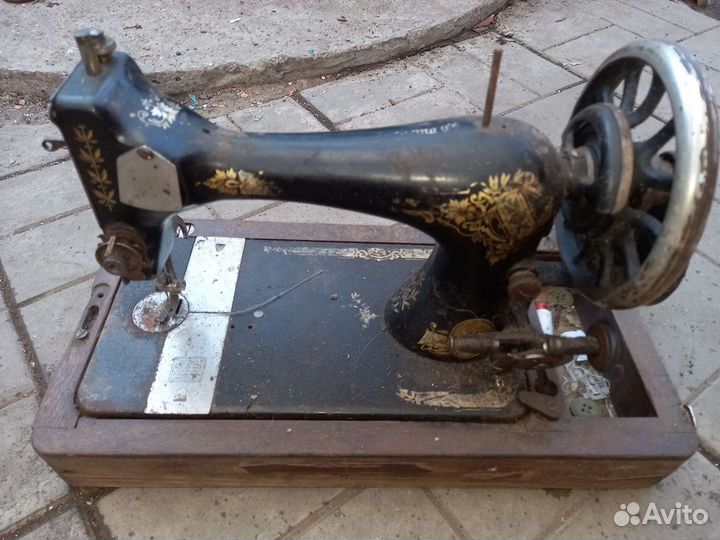 Швейная машина naumann