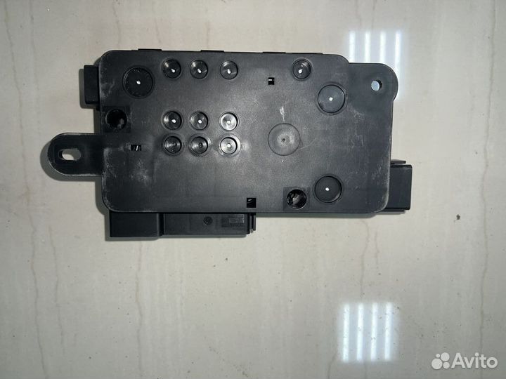 Блок предохранителей 8P0937548 audi skoda VW