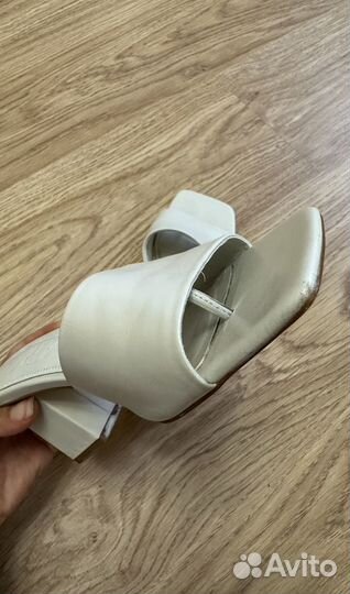 Кожаные сабо Zara