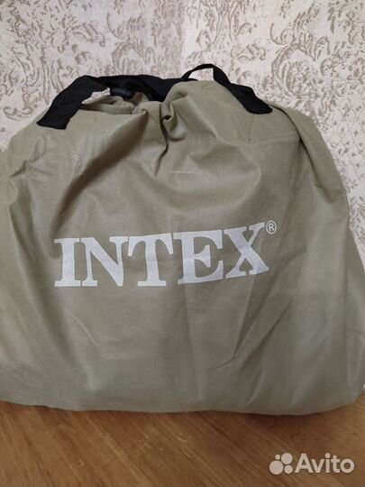 Надувная кровать с насосом