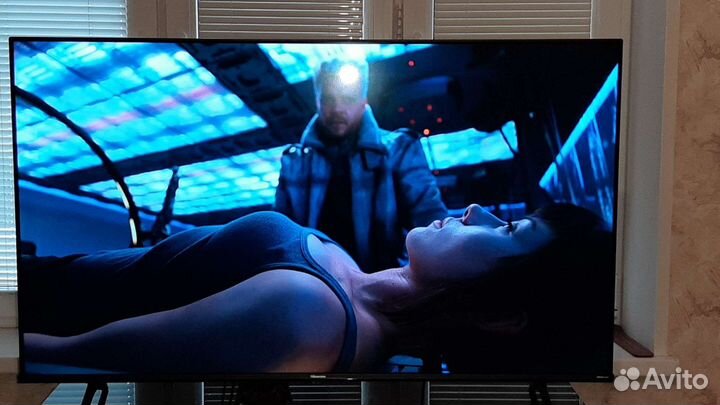 4к телевизор Hisense 50E7HQ