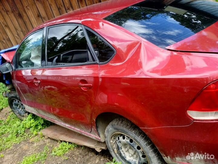 Форточка заднее левое поло 5