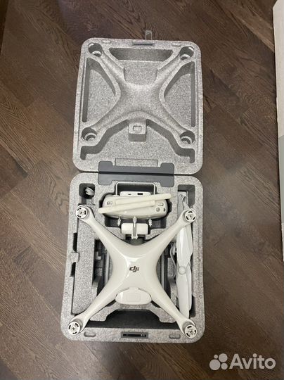 Квадрокоптер dji phantom 4 pro v2