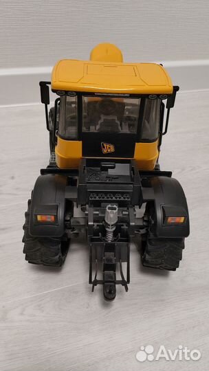 Оригинальный трактор Bruder JCB Fastrac 3220