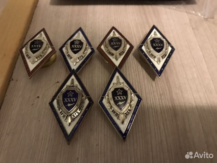 Нагрудный знак вкш - кгб 35 лет