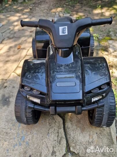 Детский квадроцикл на аккумуляторе