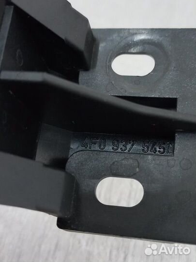 Кронштейн Audi A6 C6 2.8 2010