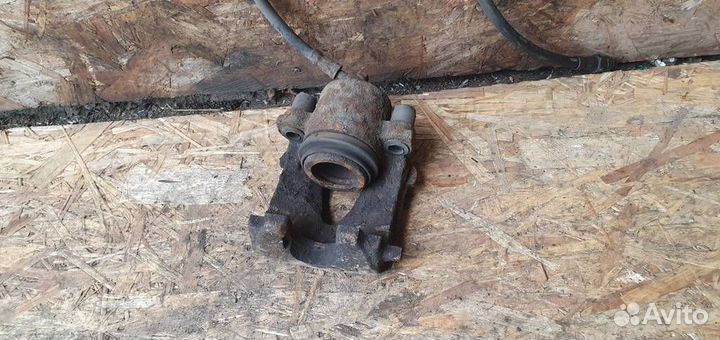 Суппорт передний левый Volkswagen Golf V 2003-2009