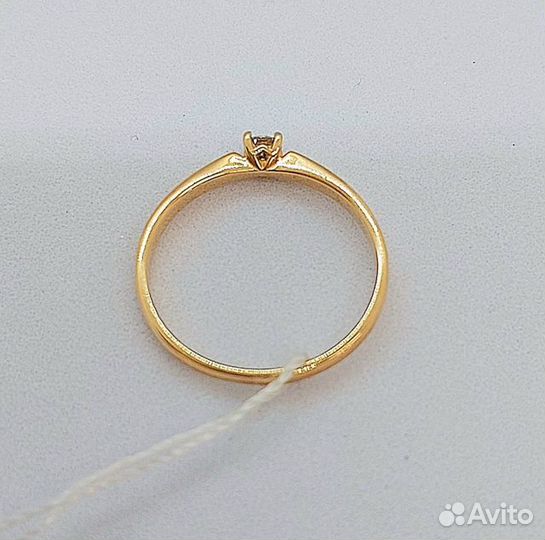 Золотое кольцо с камнем 16,5р