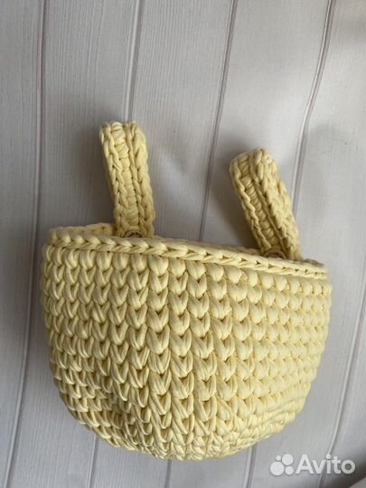 Вязанная корзинка органайзер корман на кроватку